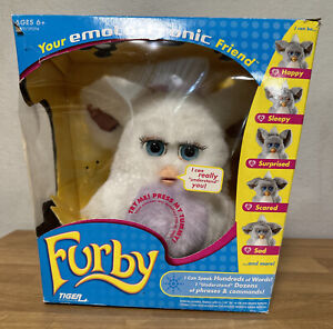 Furby 2005 White & Purple W. Blue Eyes 59294 Emoto-Tronic Tiger Electronics