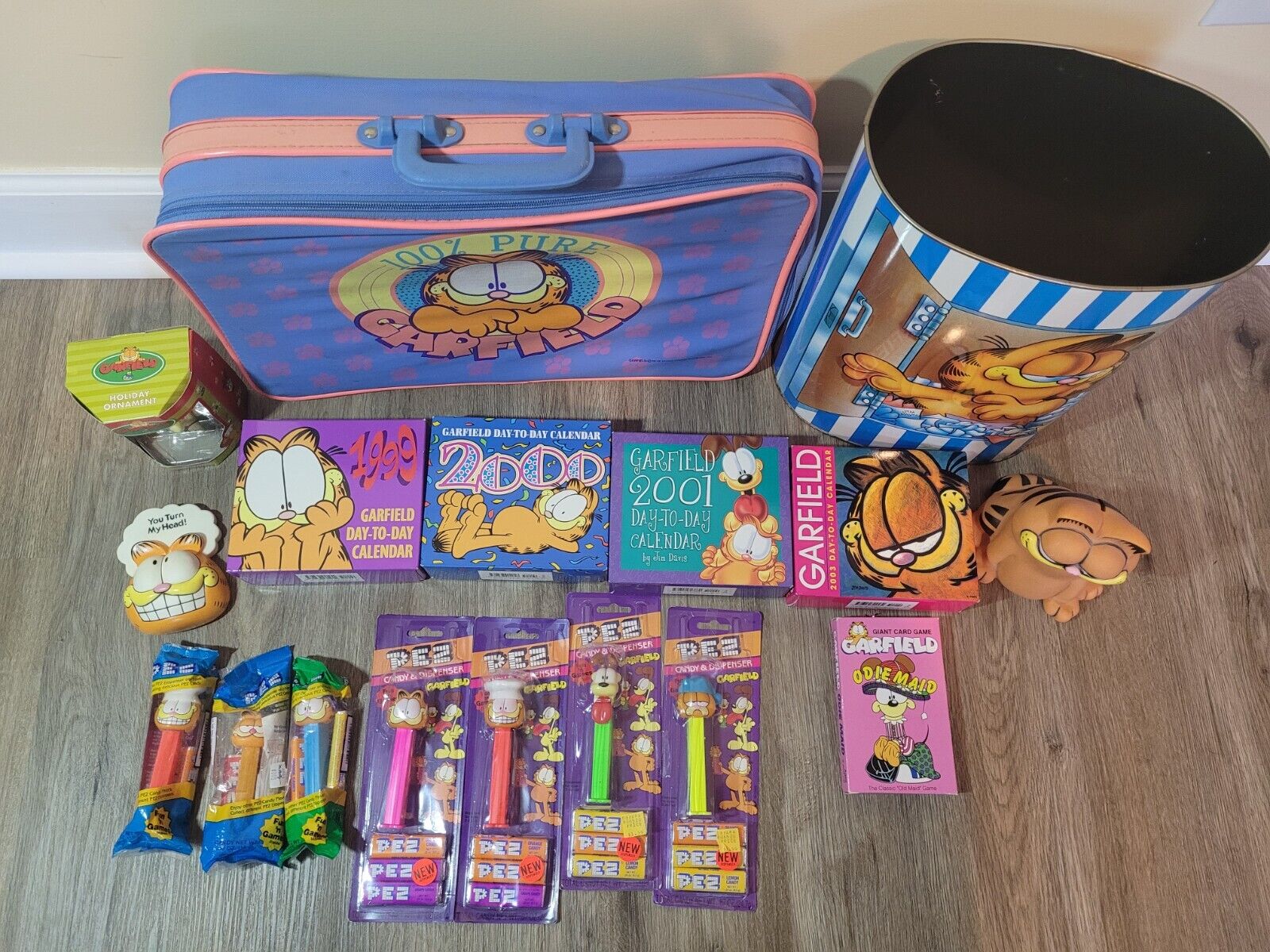 84 piece vintage Garfield collectible lot