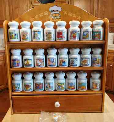 Danbury Mint Garfield Spice Rack 24 Jar Set  Jim Davis