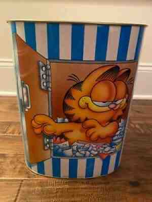 1980s Vintage (Cheinco) "GARFIELD" {Metal} "TRASH CAN/WASTE BASKET", RARE!