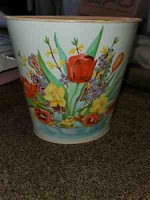 VINTAGE BEAUTIFUL CHEINCO FLORAL FLOWER TIN TRASHCAN WASTE BASKET TRASH CAN