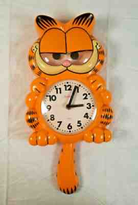 Vintage Garfield Sunbeam Quartz Wall Clock with Moving Tail/Eyes (881-1485)