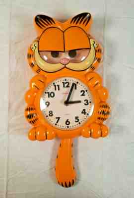 Vintage Garfield Sunbeam Quartz Wall Clock with Moving Tail/Eyes (881-1485)