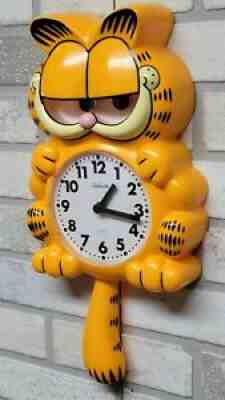 Vintage 1978 Sunbeam Garfield Pendulum Clock WORKING VERY CLEAN BEAUTIFUL *RARE*