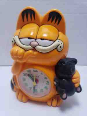 RARE Vintage 1970's Working Cartoon Garfield the Cat holding Pookie Alarm Clock