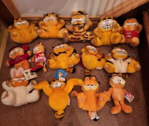 VTG Garfield 14 Figure Lot of Plush and Beanie Window Cling Figures