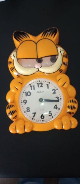 Vintage 1978 Garfield Sunbeam Wall Clock With Pendulum Tail Moving Eyes WORKS