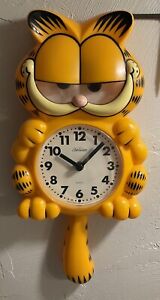 New ListingRARE VINTAGE 1978 GARFIELD SUNBEAM HANGING WALL CLOCK HTF RARE!