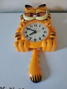 Vintage  1978 GARFIELD Sunbeam Wall Clock Tested,  all original