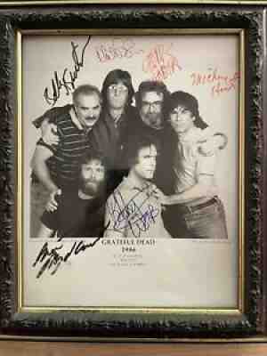 GRATEFUL DEAD Autographed 8 x 10 Photo, Signed By All Band Members