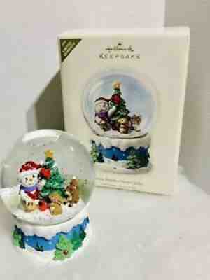 2007 Hallmark Snow Buddies Snow Globe 10th anniversary