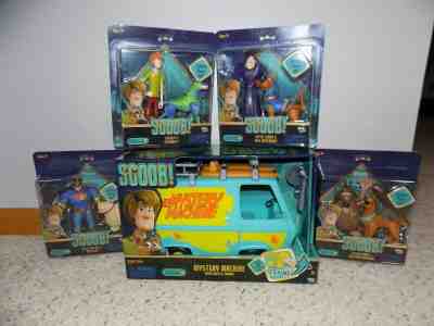 New Scoob! Mystery Machine & Set of 4 Figures Shaggy Scooby Doo Captain Caveman 