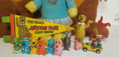 Vintage Huge Lot ofÂ  Hanna Barbera Yogi Bear GoldÂ 