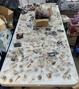 Large Collection of Hard Rock Hotel Cafe Pins, over 500 pins in total Countries