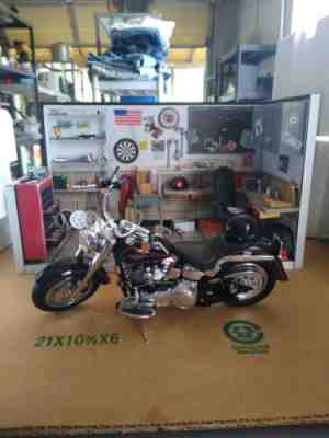 FRANKLIN MINT Harley Davidson 1998 FAT BOY & GARAGE DIORAMA 1:10 Scale