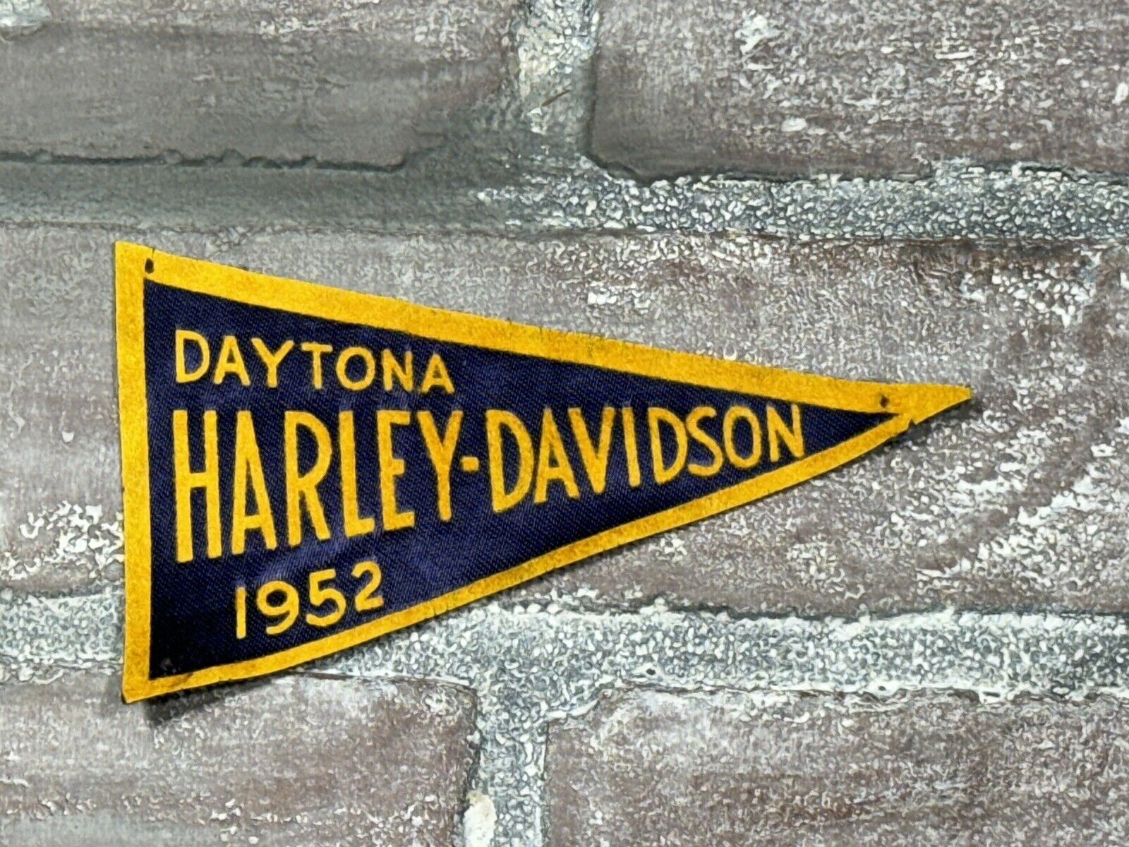 Scarce Vintage Authentic HARLEY DAVIDSON Daytona Souvineer 1952 Pennant  5" x 3"