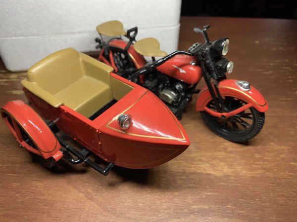 Harley Davidson 1:12 Die Cast 1933 Motorcycle & Sidecar Red Die Cast Bank