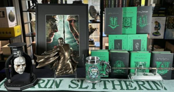 Harry Potter Exclusive Voldemort Bronze Statue, Collectibles + Slytherin Box Set