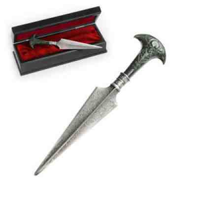 OFFICIAL HARRY POTTER BELLATRIX LESTRANGE COLLECTABLE DAGGER IN DISPLAY CASE