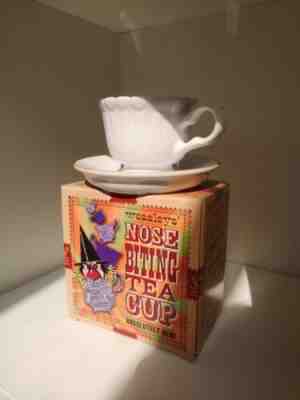 VERY RARE Weasley's Wizard Wheezes Nose Biting Teacup, Universal Studios WB