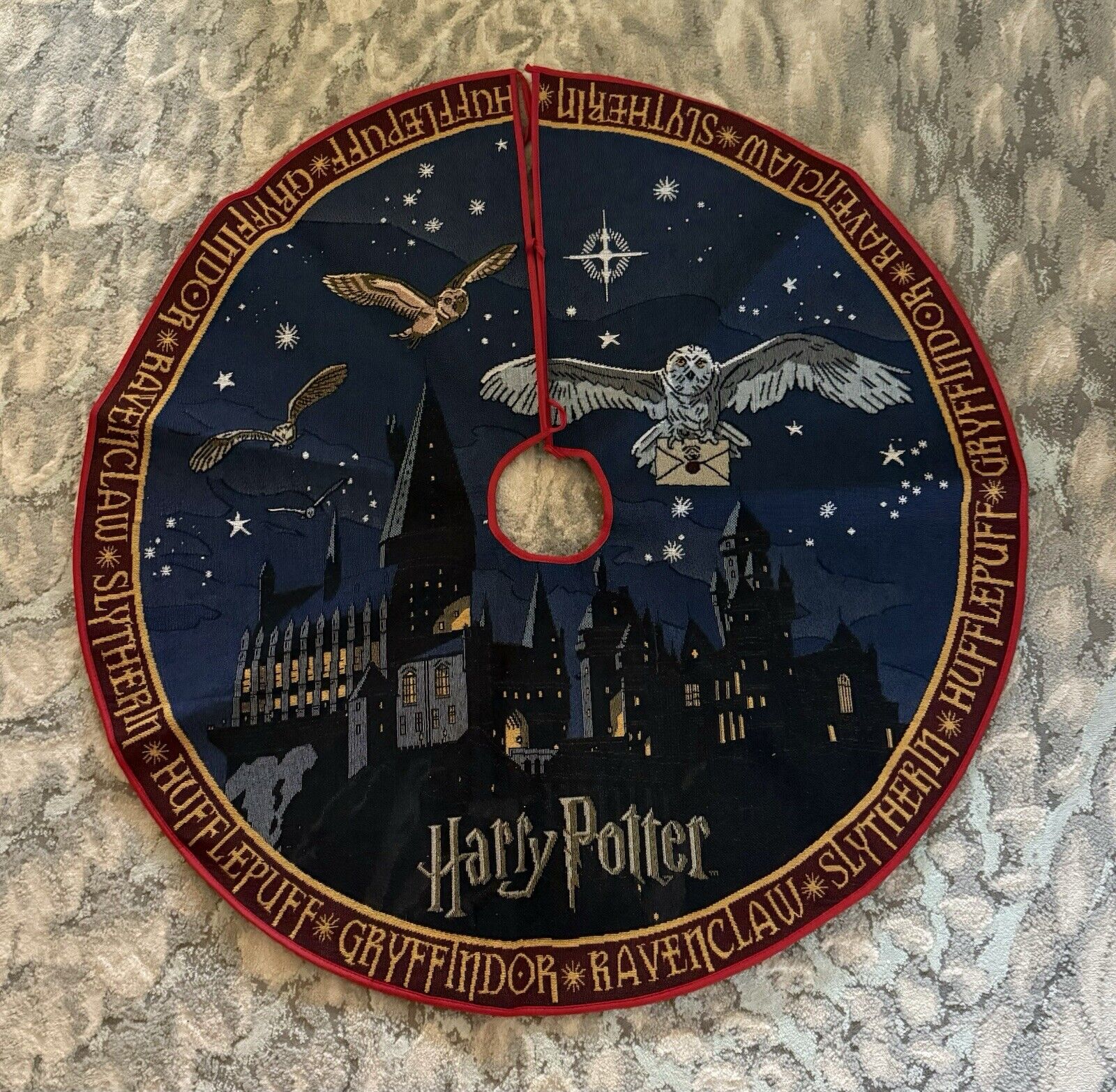 2020 Hallmark Hogwarts Castle Magic Tree Skirt - Light up Interactive