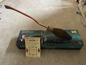 Cinereplicas Harry Potter: Replica Nimbus 2000  Broom