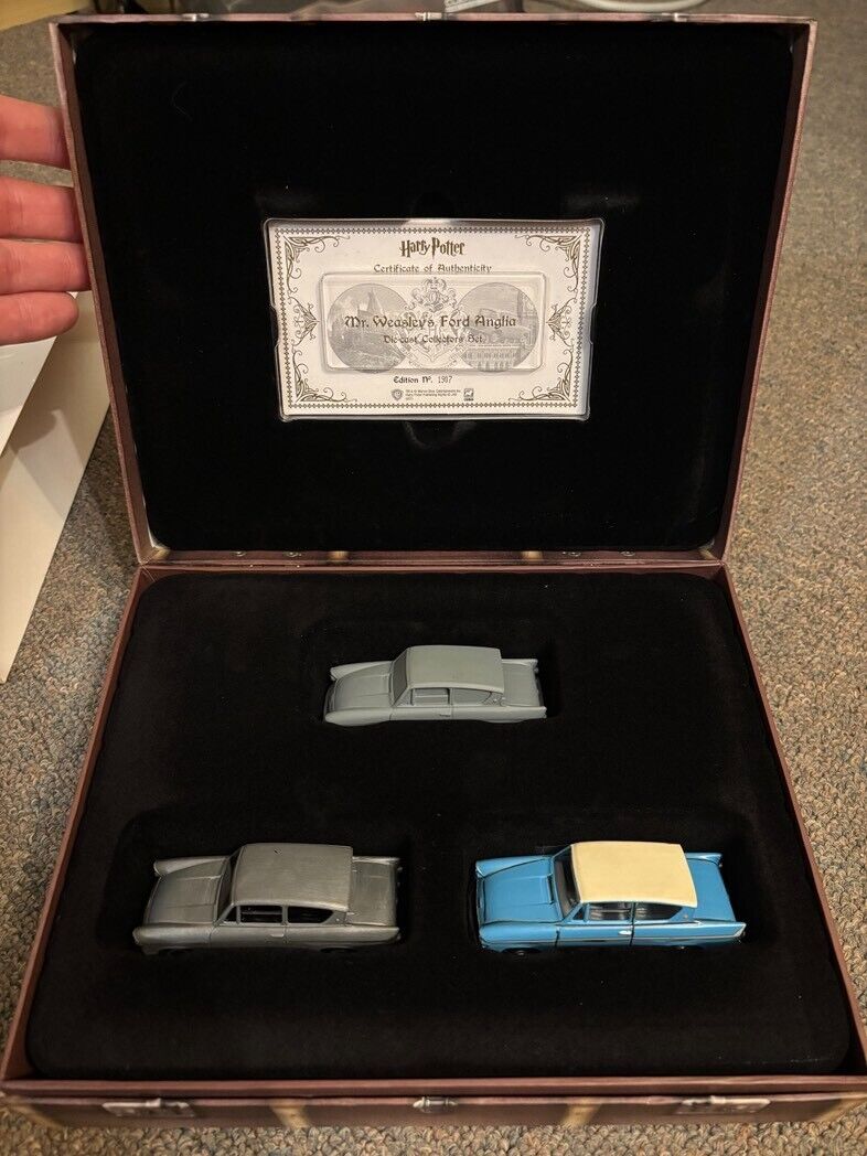 NIB Corgi Toys Harry Potter 1:43 MR. WEASLEY'S FORD ANGLIA 3 Car Diecast Set