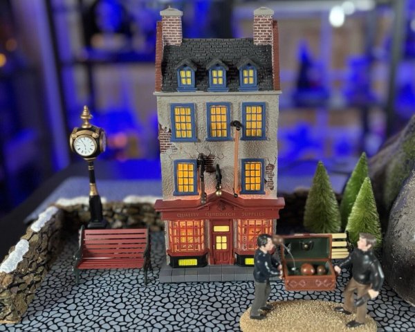 Harry Potter Dept 56 Quality Quidditch Supplies + Harry & Oliver Wood figures