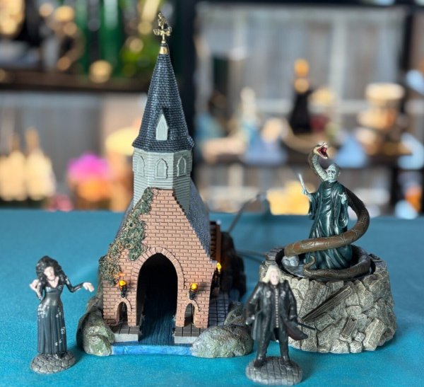 Dept 56 Harry Potter Retired Voldemort & Nagini Battle of Hogwarts Boathouse Set