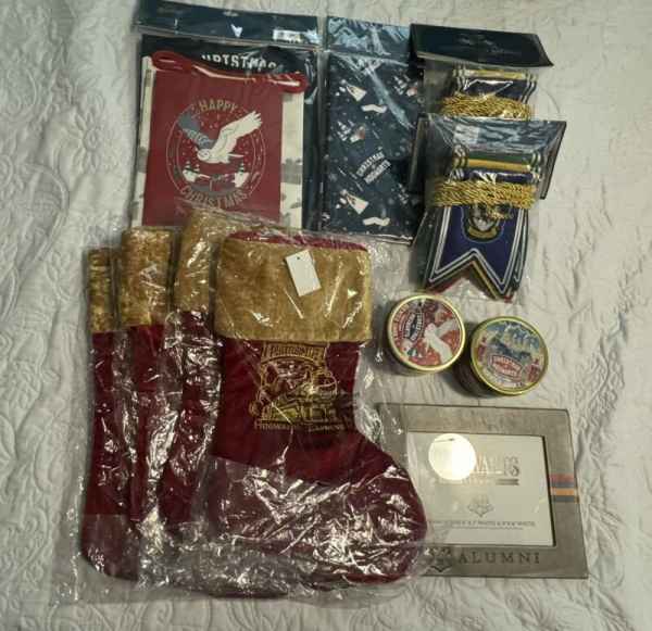 Universal Studios Harry Potter Platform 9 3/4 Stockings And Holiday Bundle - New