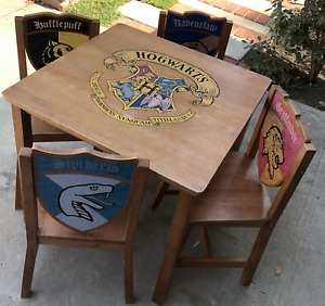 Rare Harry Potter P.J. Kids Dormitory Childrens Table & Set Of 4 Chairs Hogwarts