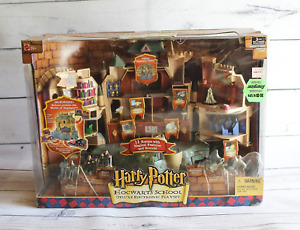 Hogwarts school deluxe electronic playset - 2001 Harry Potter  movie NEW