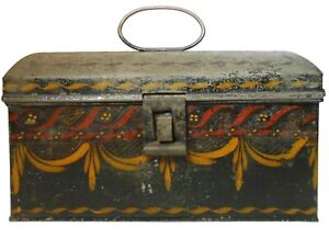 RARE 19TH C AMERICAN ANTIQUE HND DEC SWAG DEC TOLEWARE TIN BOX, W/WIRE LID PULL