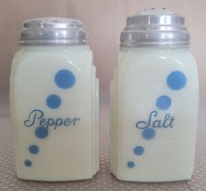 Very HTF Mckee Blue Dots On Custard Roman Arch Salt And Pepper Shakers