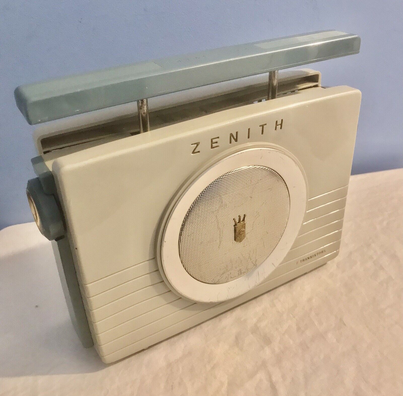 Vintage 1950’s Zenith Royal 800 Top Hat Transistor Radio ( WORKS / RARE )