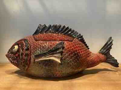 PORTUGUESE (BORDALO PINHEIRO) MAJOLICA FISH TUREEN AND COVER, EARLY 20TH CENTURY