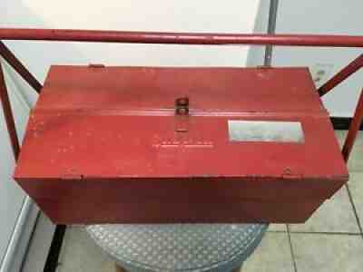 Vintage SNAP ON 1920 ??s 1930 ??s portable metal cantilever lid tool box. pre-owned