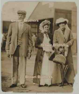 Vintage 1910 Aviatrix Harriet Quimby in Dress & Hat w/ Mother & Father Photo #4