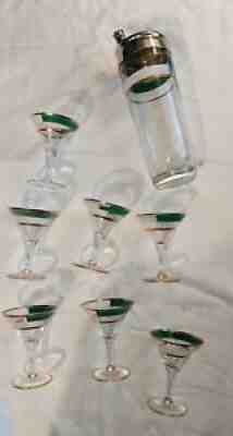 ANTIQUE Vintage GLASS COCKTAIL SHAKER w/ CAP & 7 Martini GLASSES * GOLD GREEN