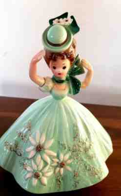 VINTAGE JOSEF ORIGINALS FIGURINE GIRL GREEN DRESS HOLDING HAT 5 INCHES RARE
