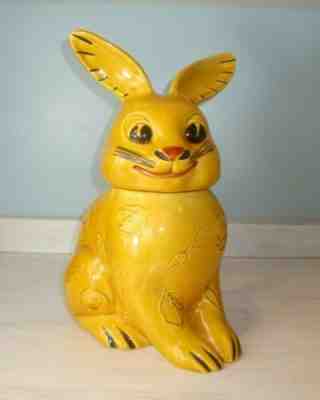 Doranne of California Lidded Cookie Jar Yellow/Gold J10 USA BUNNY RABBIT VIntage
