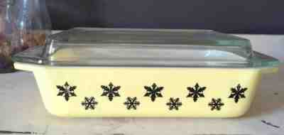 VINTAGE Pyrex Gaiety Snowflake Yellow/Black Oblong Lidded Baker + Lid, RETRO!