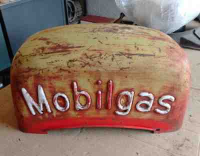 Vintage Martin & Schwartz model 80 Mobilgas script top gas pump steel lid globe