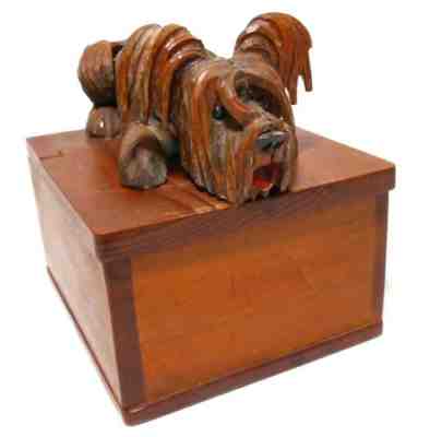 RARE EARLY 20TH C VINT HAND CARVED WOOD/WIRED LID CIG BOX, W/YORKSHIRE TERRIER