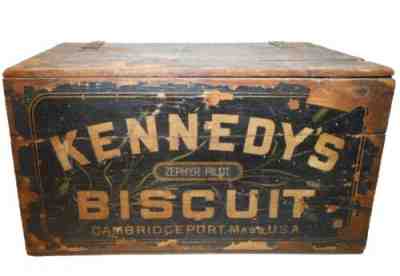 KENNEDY'S BISCUIT, CAMBRIDGEPORT, MA WD AD BOX CRATE W/ORIG PAPER LBL & HNGD LID