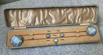 PAIR OF BLUE ANTIQUE ART DECO SHELL LONG HAT PINS & BUTTONS IN SILK LINED BOX
