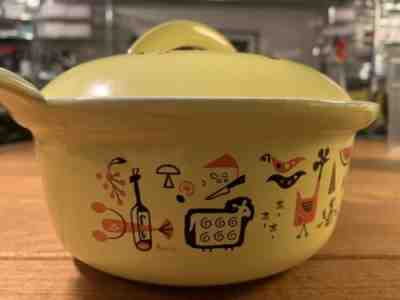 Vintage DESCOWARE Robert Markley small yellow graphic Dutch Oven with Lid
