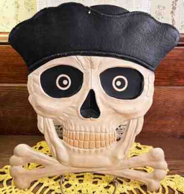 NEAR MINT RARE Vintage Halloween Skull & Crossbones w/ Hat Diecut, Germany 1930s