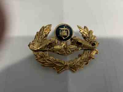 RARE VINTAGE 1959 DISNEYLAND SUBMARINE VOYAGE CAST MEMBER HAT BADGE WALT DISNEY
