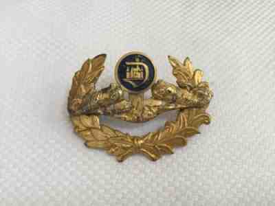 RARE VINTAGE 1959 DISNEYLAND SUBMARINE VOYAGE CAST MEMBER HAT BADGE WALT DISNEY